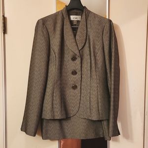 Le Suit Brown Skirt Suit Size 6